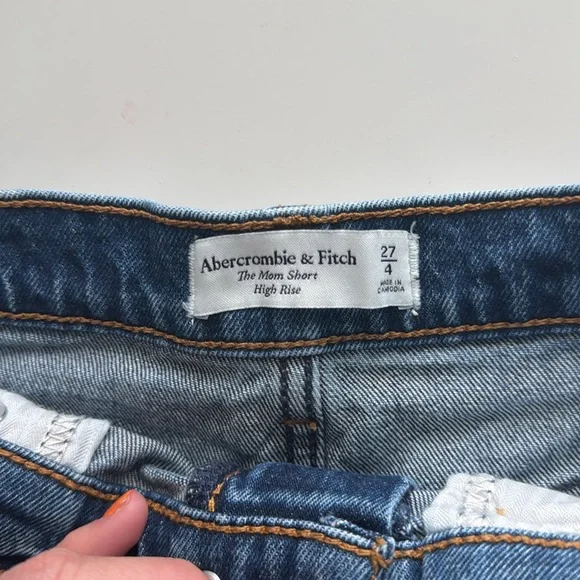 Abercrombie & Fitch the mom short high rise Jean short size 4, 27 - Picture 2 of 4